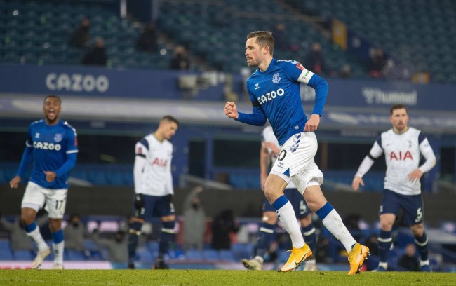 然是一个充 然是一个充